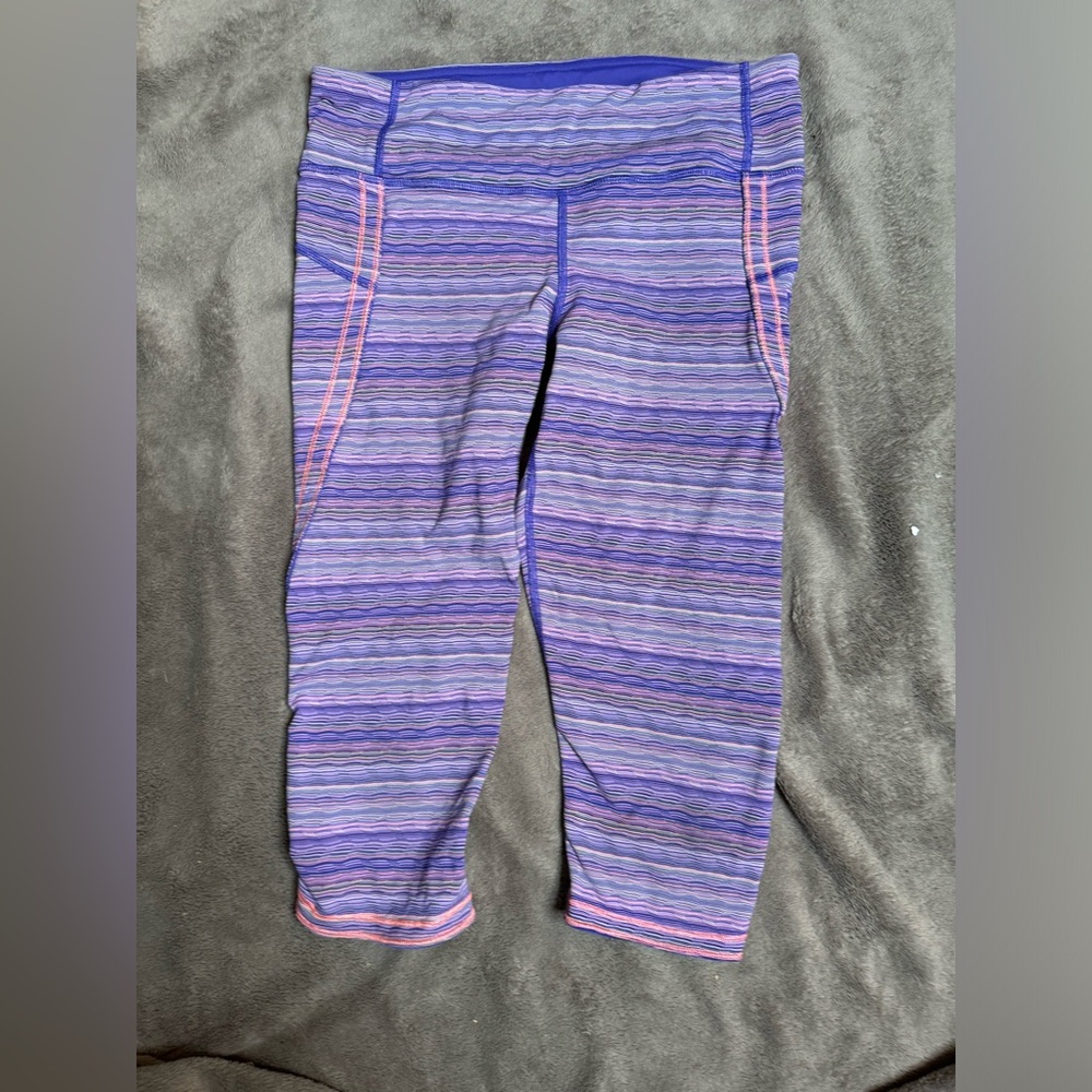 34. Lululemon crop legging Sz 8